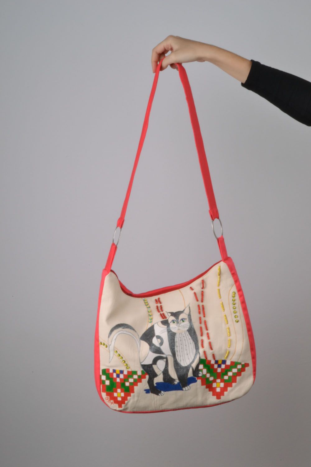 Handbag decorated with painting photo 2
