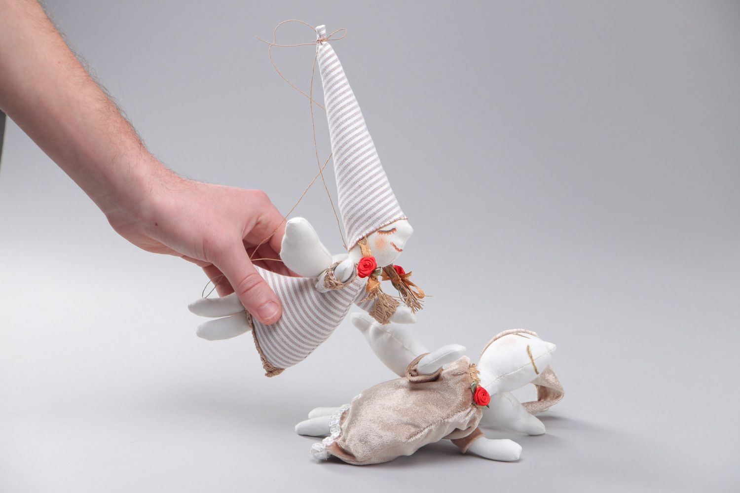 Handmade Spielzeug Engel aus Stoff mit Schlaufe 2er Packung foto 4