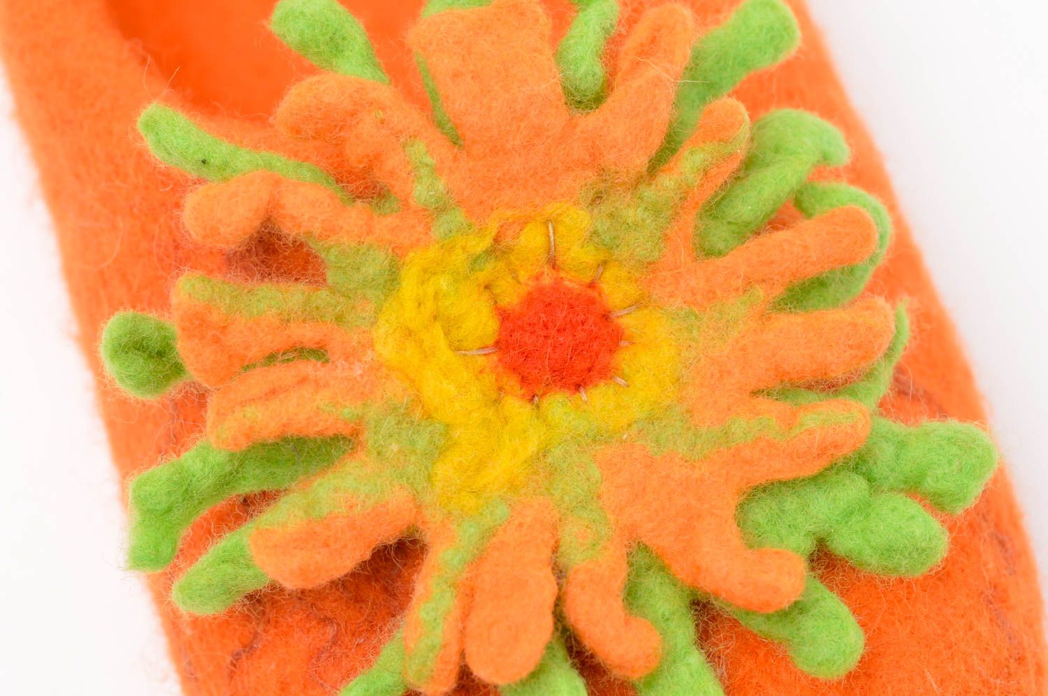 Pantoufles en laine feutrée faites main orange avec fleur Chaussons d'intérieur photo 5