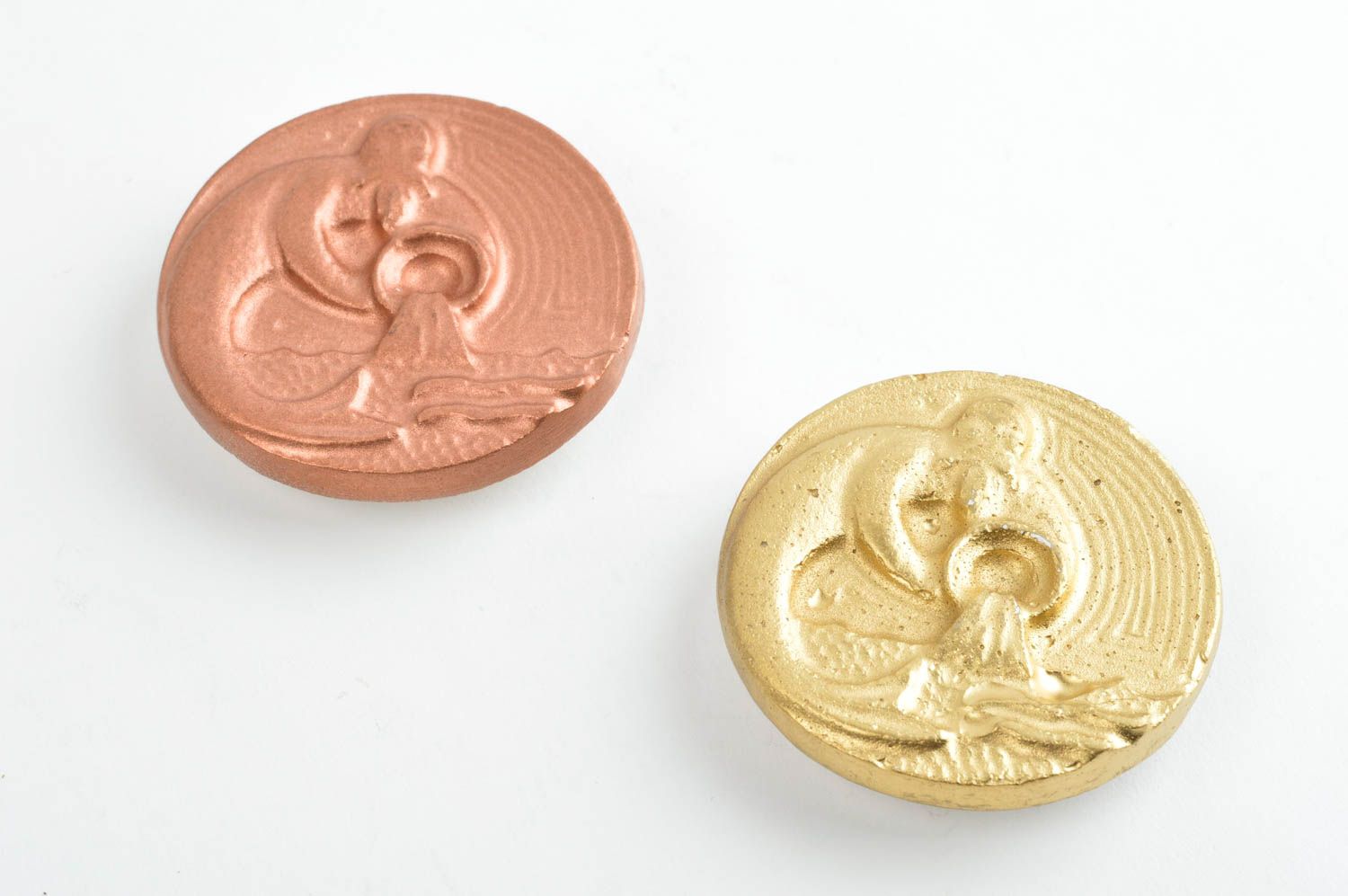 Магнит ручной работы сувенирный магнит сувенир из гипса золотистый Водолей фото 3