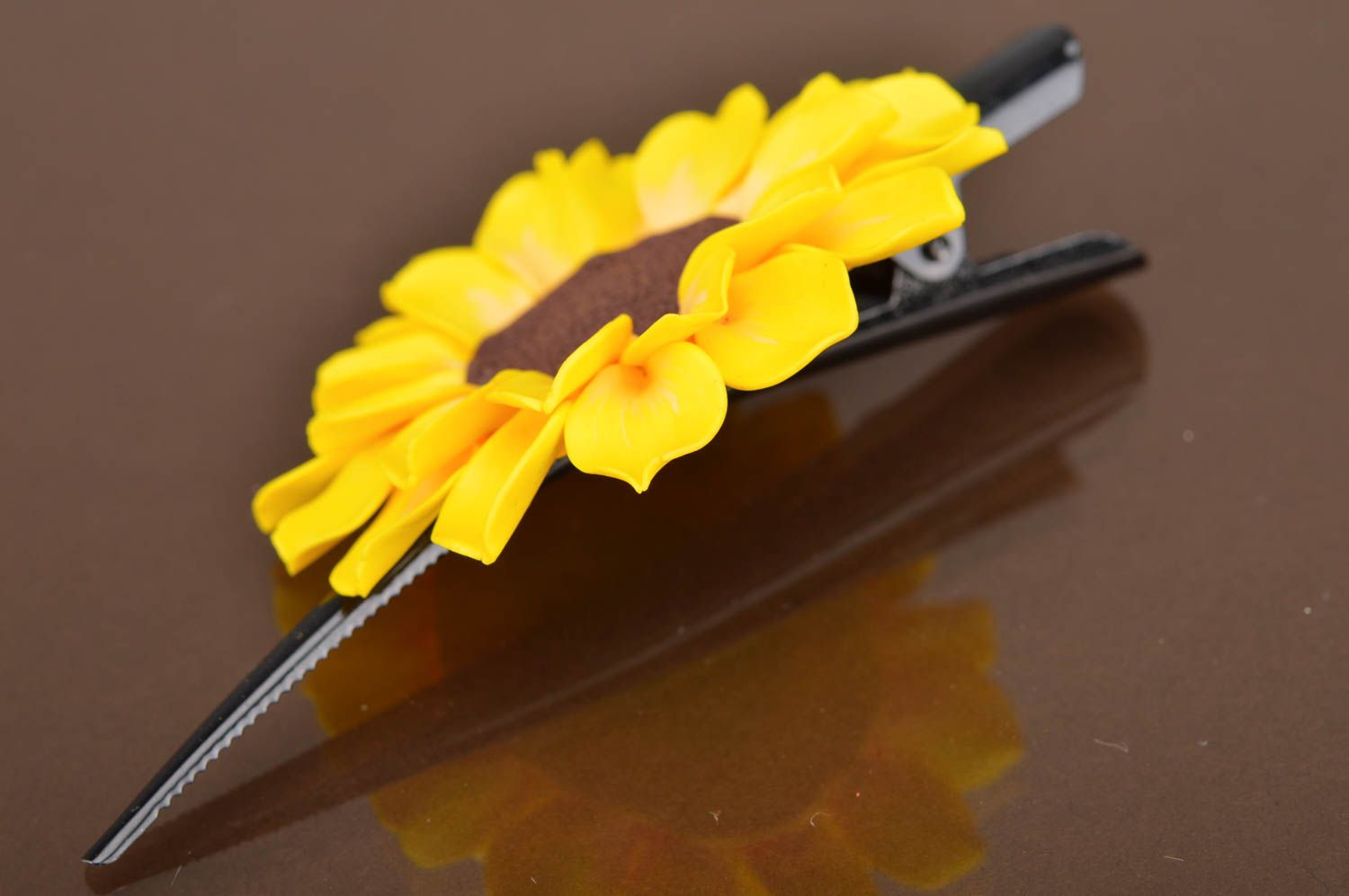 Barrette à cheveux avec belle fleur jaune Tournesol faite main en pâte polymère photo 5