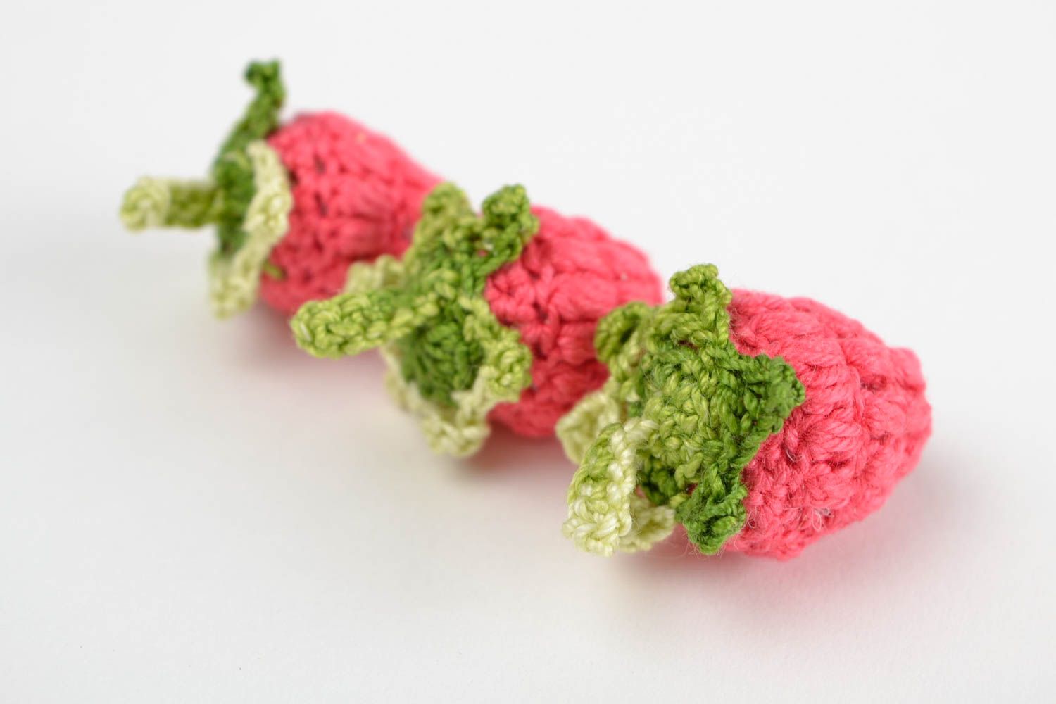 Ягоды крючком ручной работы вязаные ягоды мягкие игрушки малинка 3 штуки фото 5