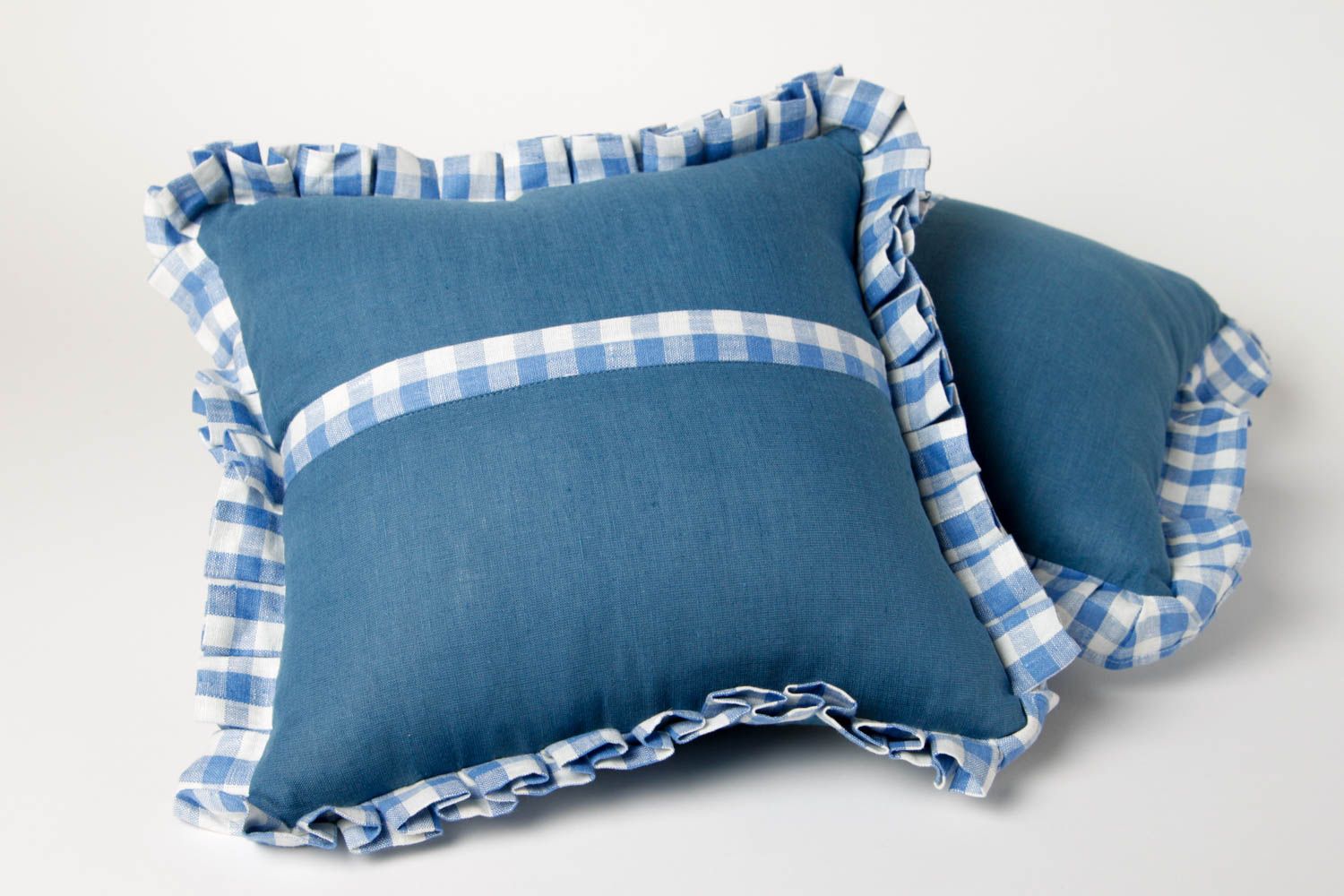 Подушка на диван подарок ручной работы нежно голубая декоративная подушка фото 5
