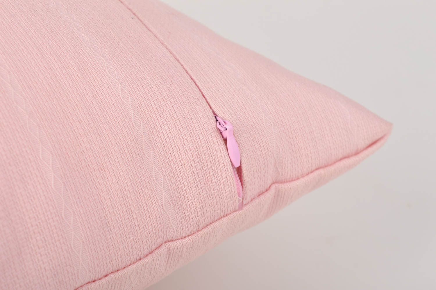 Coussin rose fait main Oreiller pour canapé en tissus original Déco maison photo 5