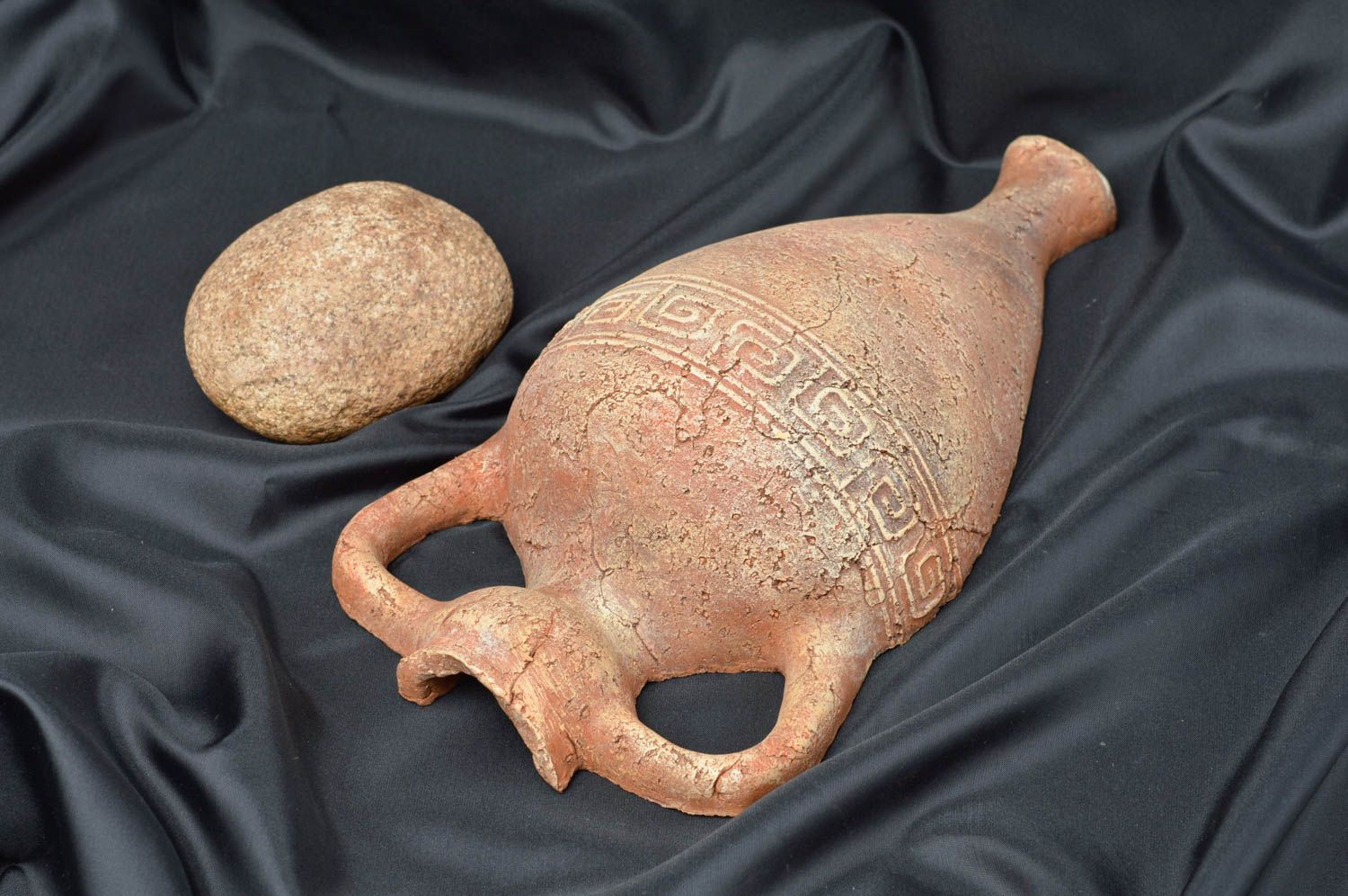 Глиняное панно в виде римской вазы ручной работы оригинальный декор для дома фото 1
