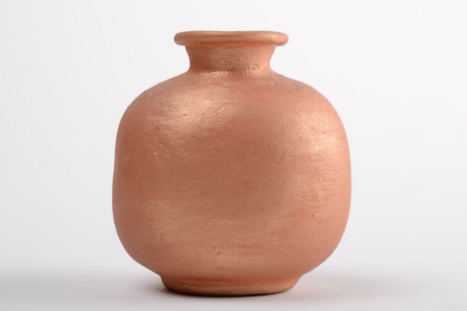 Маленькая глиняная ваза ручной работы необычная интерьерная для декора дома фото 2