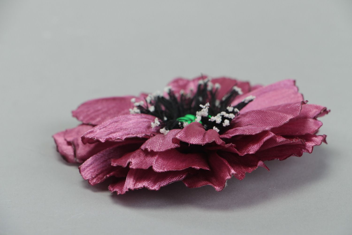 Брошь цветок из ткани розовая в виде мака атласная женская  фото 2