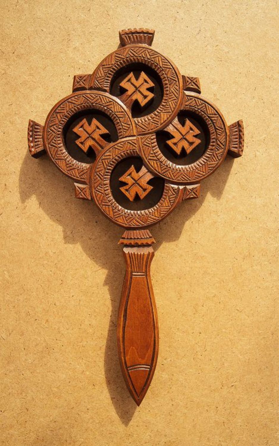 Настенный интерьерный крест из дерева  фото 2