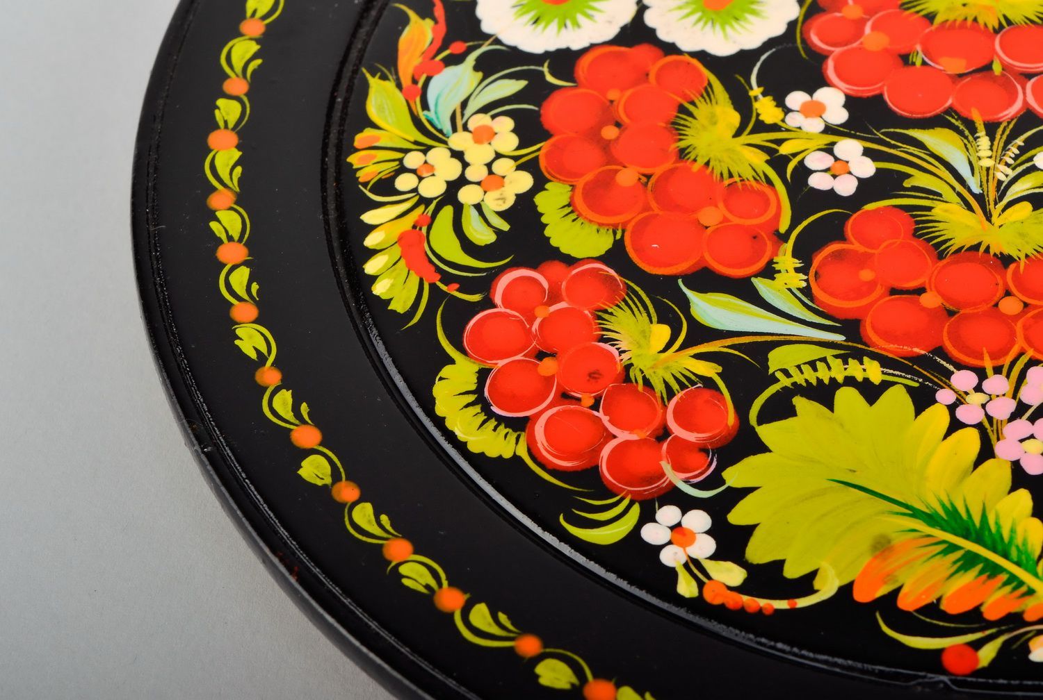 Декоративная тарелка с петряковской росписью фото 2