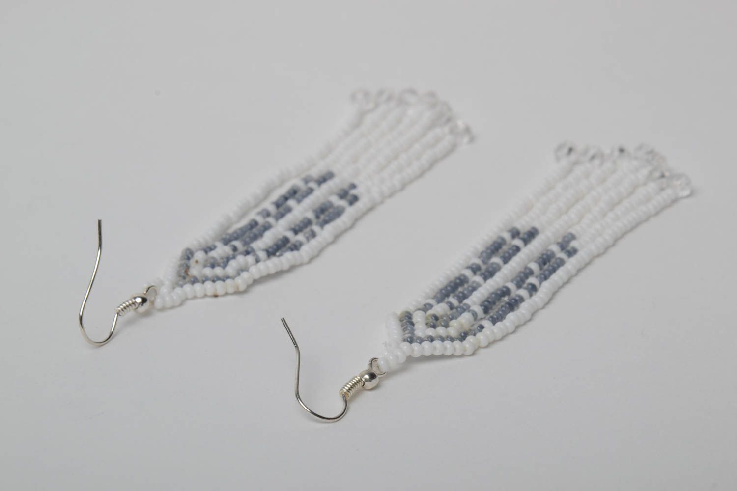 Weiße lange Ohrringe aus Glasperlen mit Franse Schmuck im Ethno Stil foto 3
