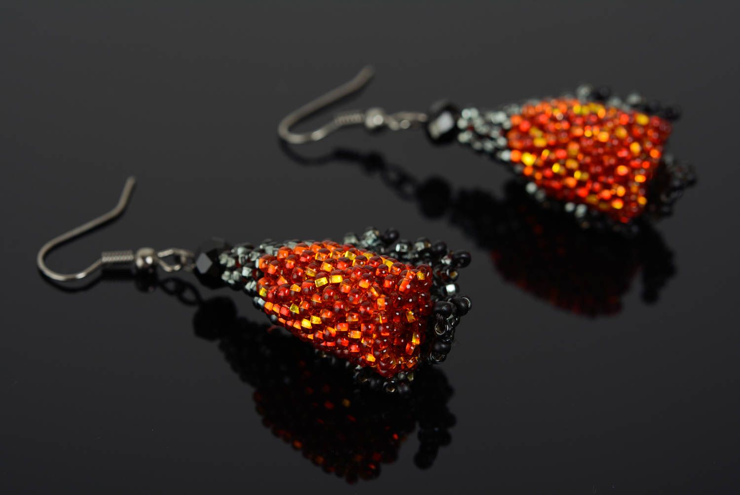 Small handmade designer beaded flower earrings Poppies unusual jewelry photo 2