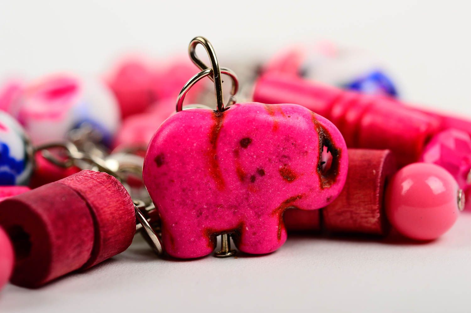 Porte-clés rose Accessoire design fait main pierres naturelles Cadeau original photo 3