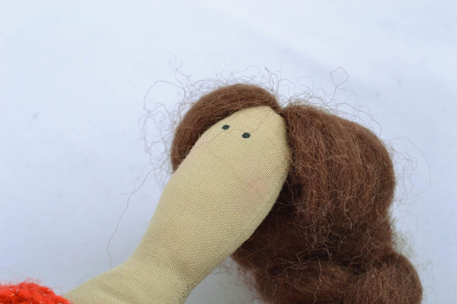 Кукла ручной работы в вязаной одежде фото 2