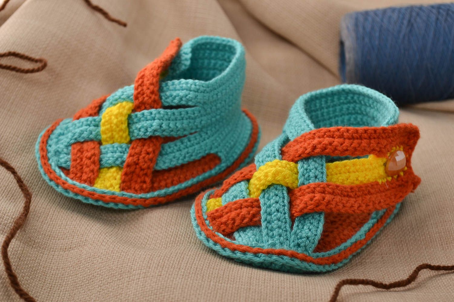 Handgefertigte Schuhe gehäkelte Babyschuhe Geschenke für Kleinkinder Sandallien foto 1