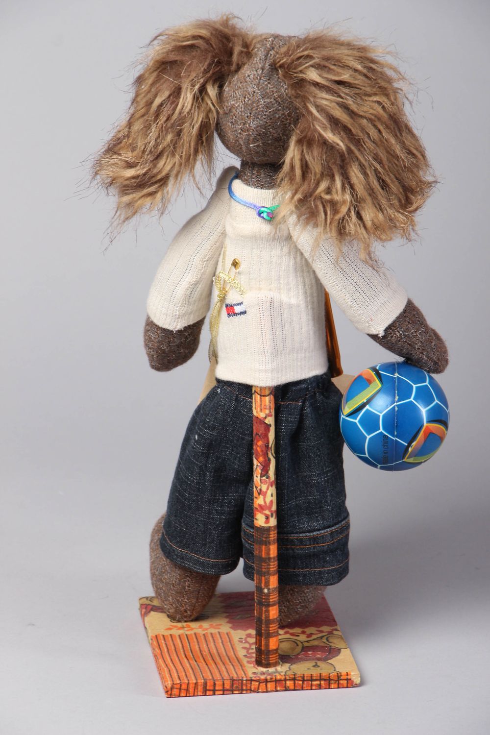 Авторская кукла на подставке игрушка Пес-футболист фото 3