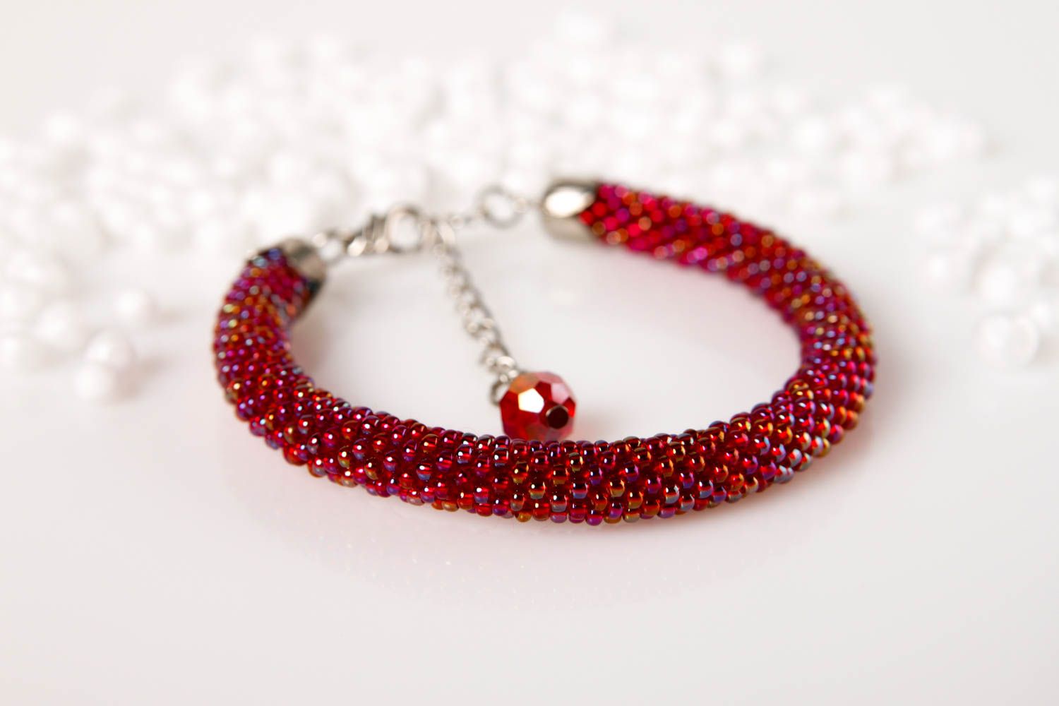 Bracelet perles rocaille Bijou fait main couleur rouge Accessoire femme photo 1