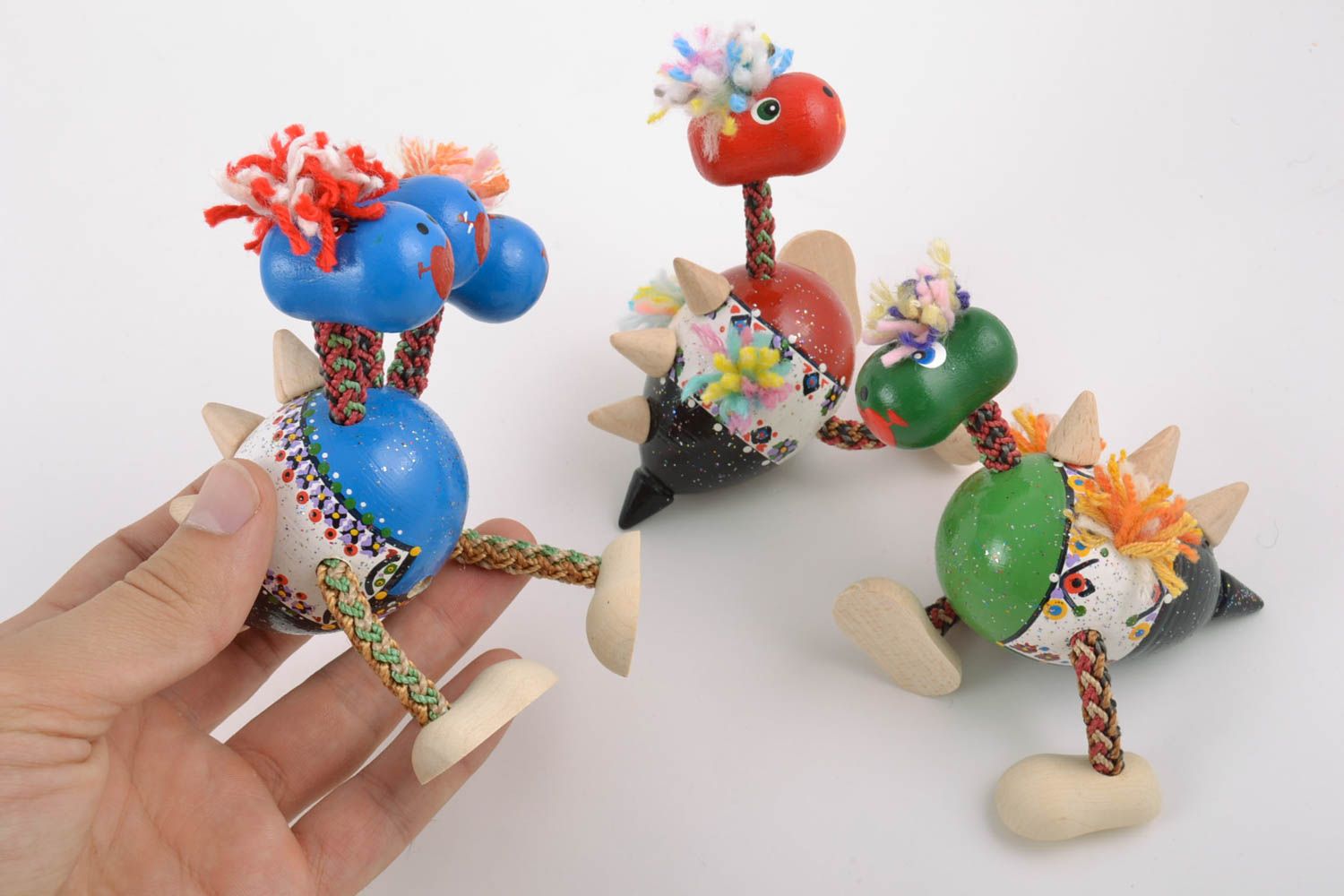 Авторские деревянные эко игрушки драконы 3 штуки ручной работы набор для детей фото 2