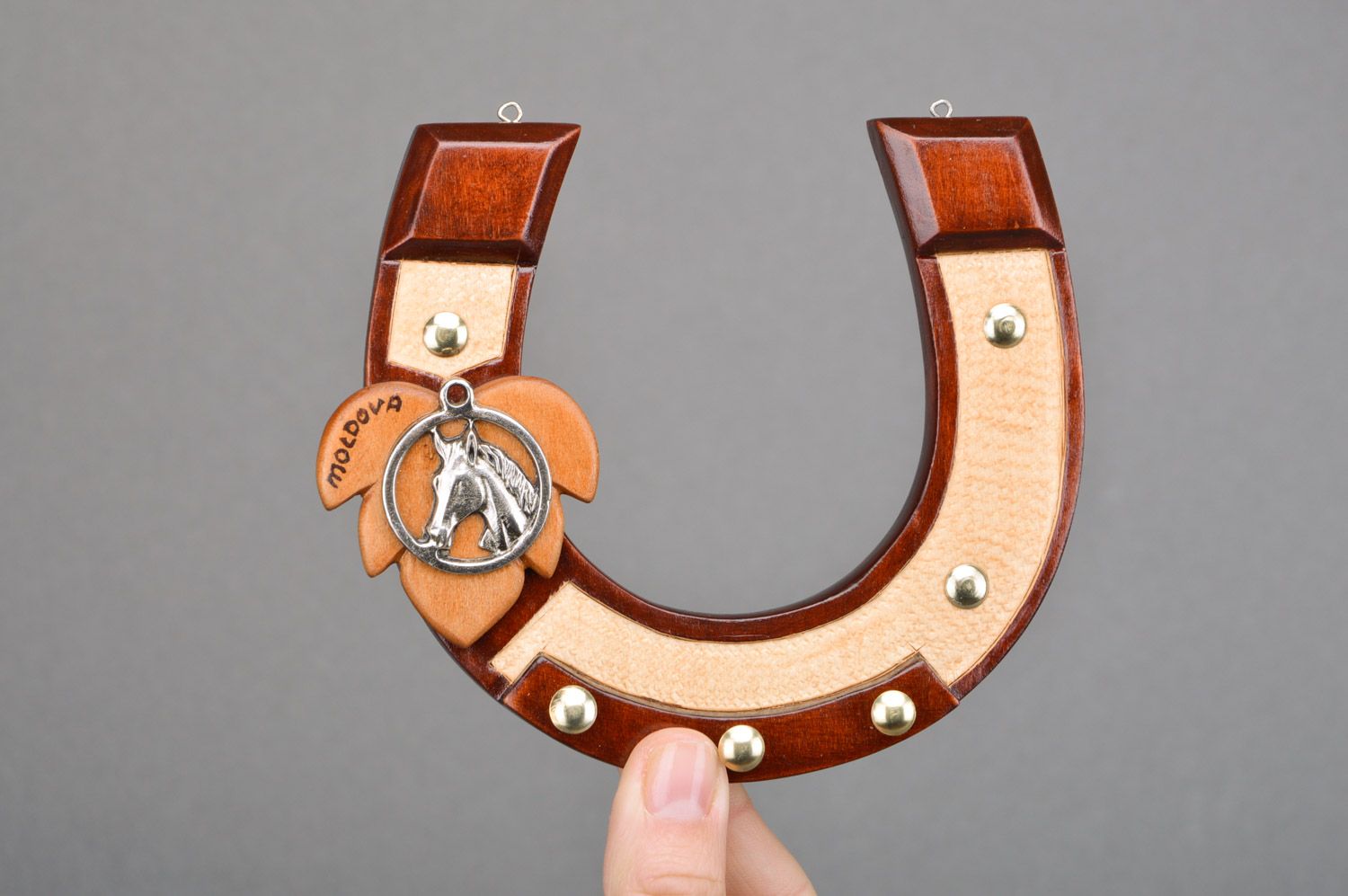 Wall wooden key holder in the form of horseshoe carved manually with three hooks photo 3