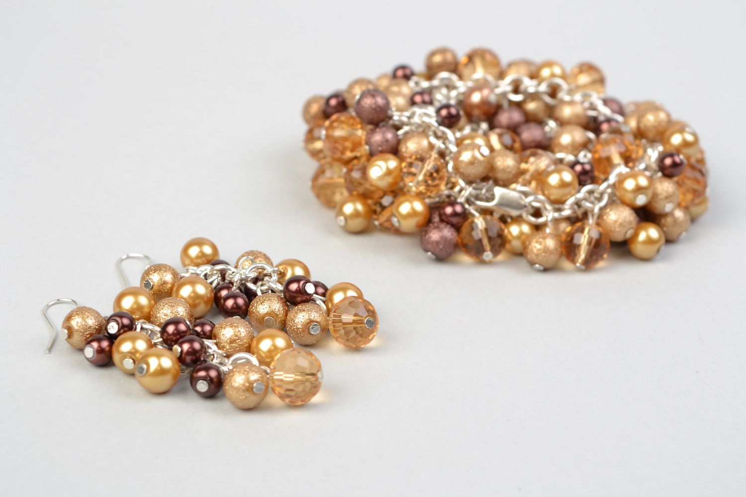 Boucles d'oreilles et collier artisanaux en perles beiges faits main bijoux photo 5