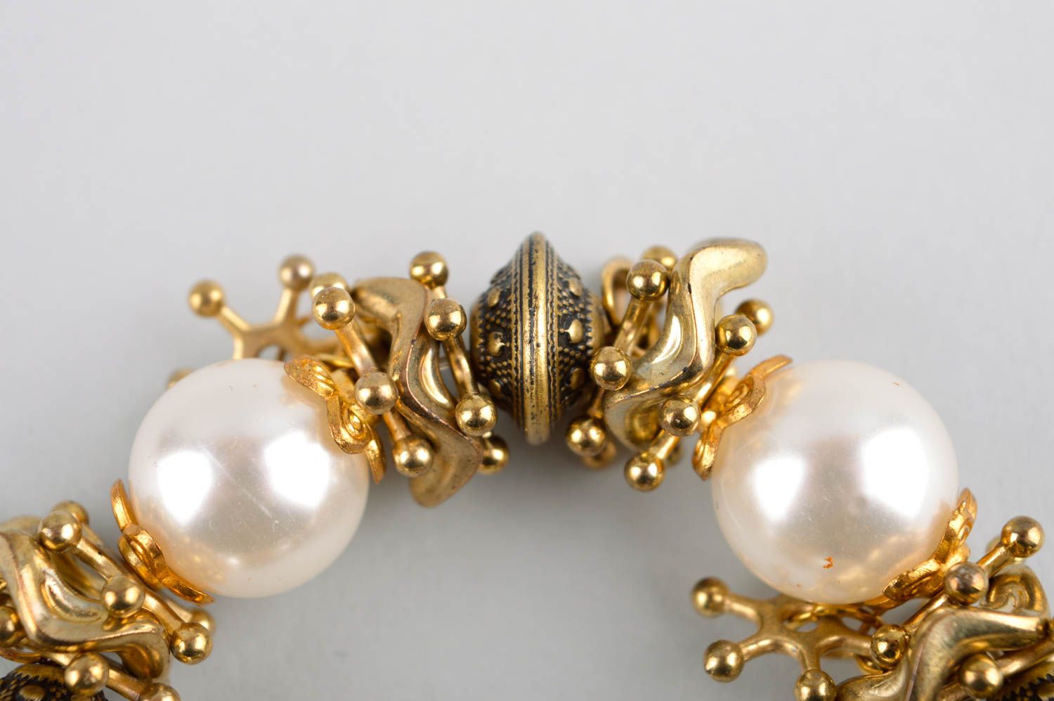 Bracelet de soirée Bijou fait main fausses perles blanches métal Cadeau femme photo 4