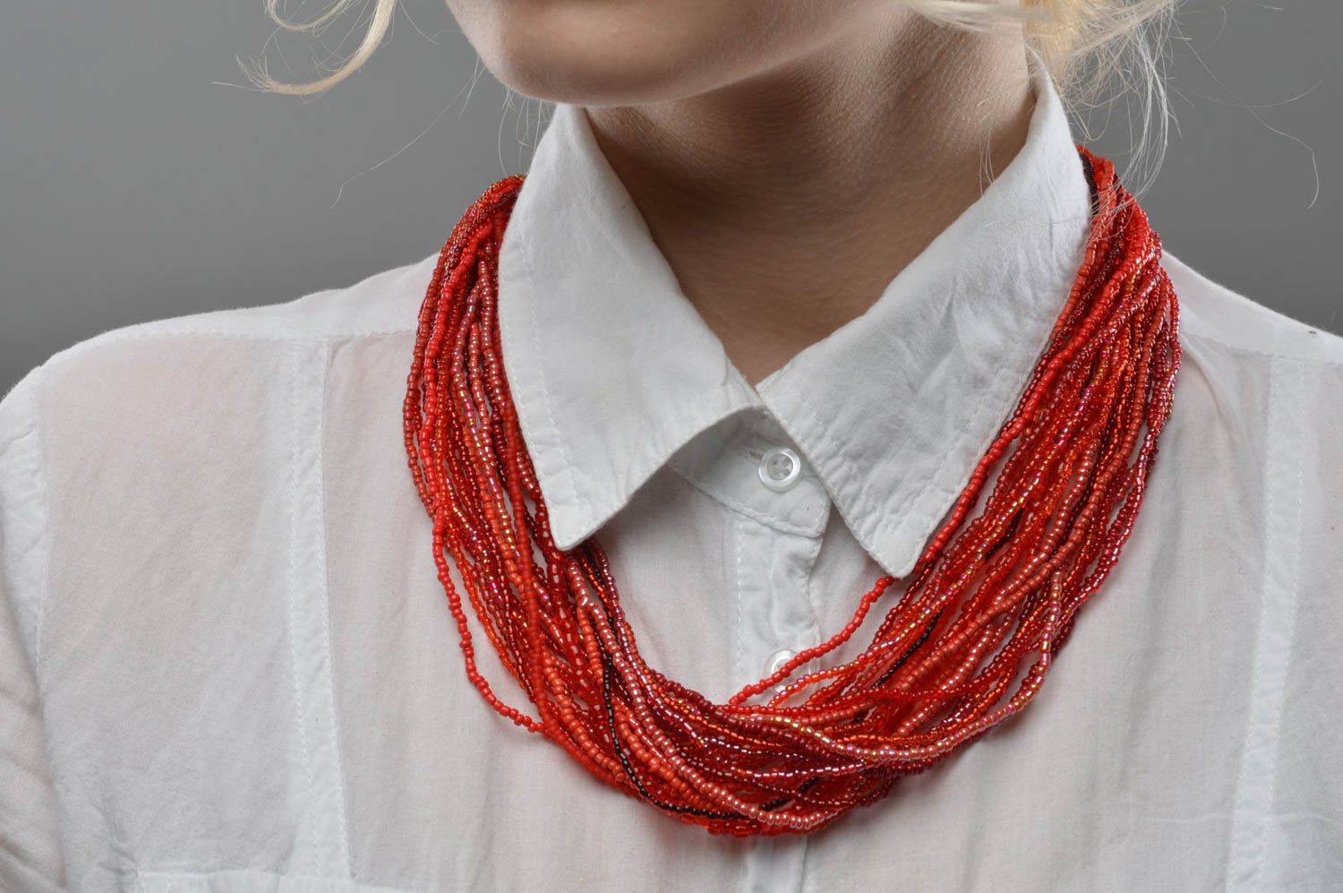 Collar de abalorios rojo hecho a mano accesorio para mujer bisutería de moda foto 5