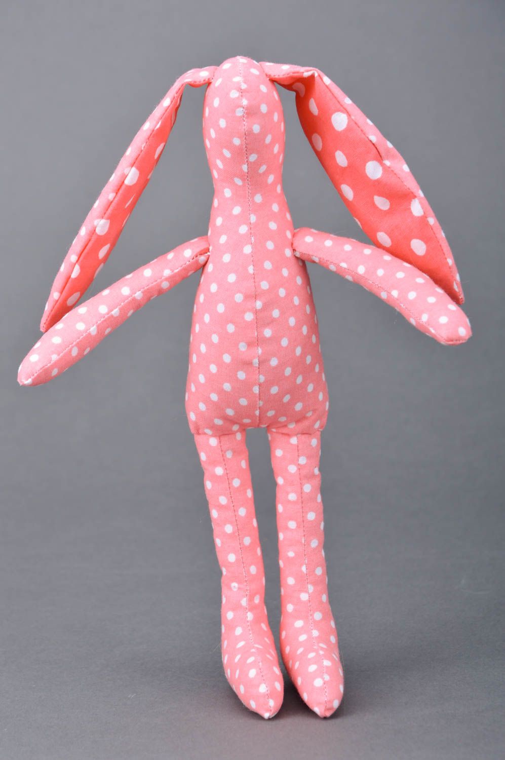 Originelles rosafarbiges handgemachtes Stofftier Hase aus Baumwolle für Kinder foto 5