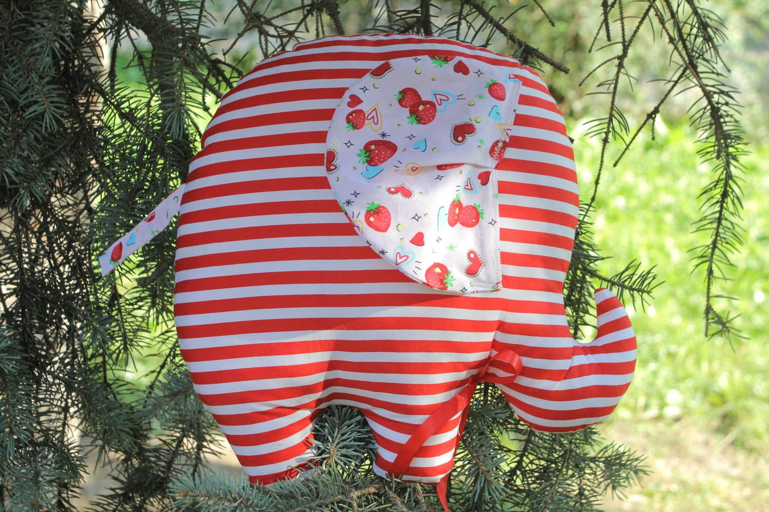 Coussin décoratif Éléphant avec fraises fait main photo 5