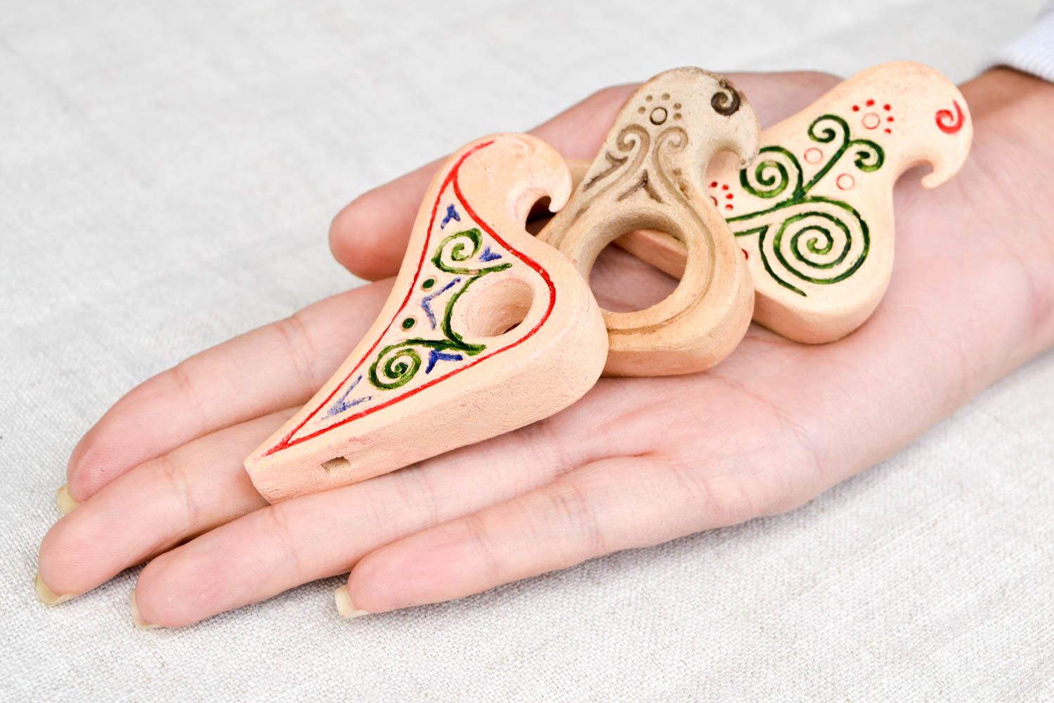 Керамические сувениры ручной работы игрушки из глины свистульки глиняные фото 2