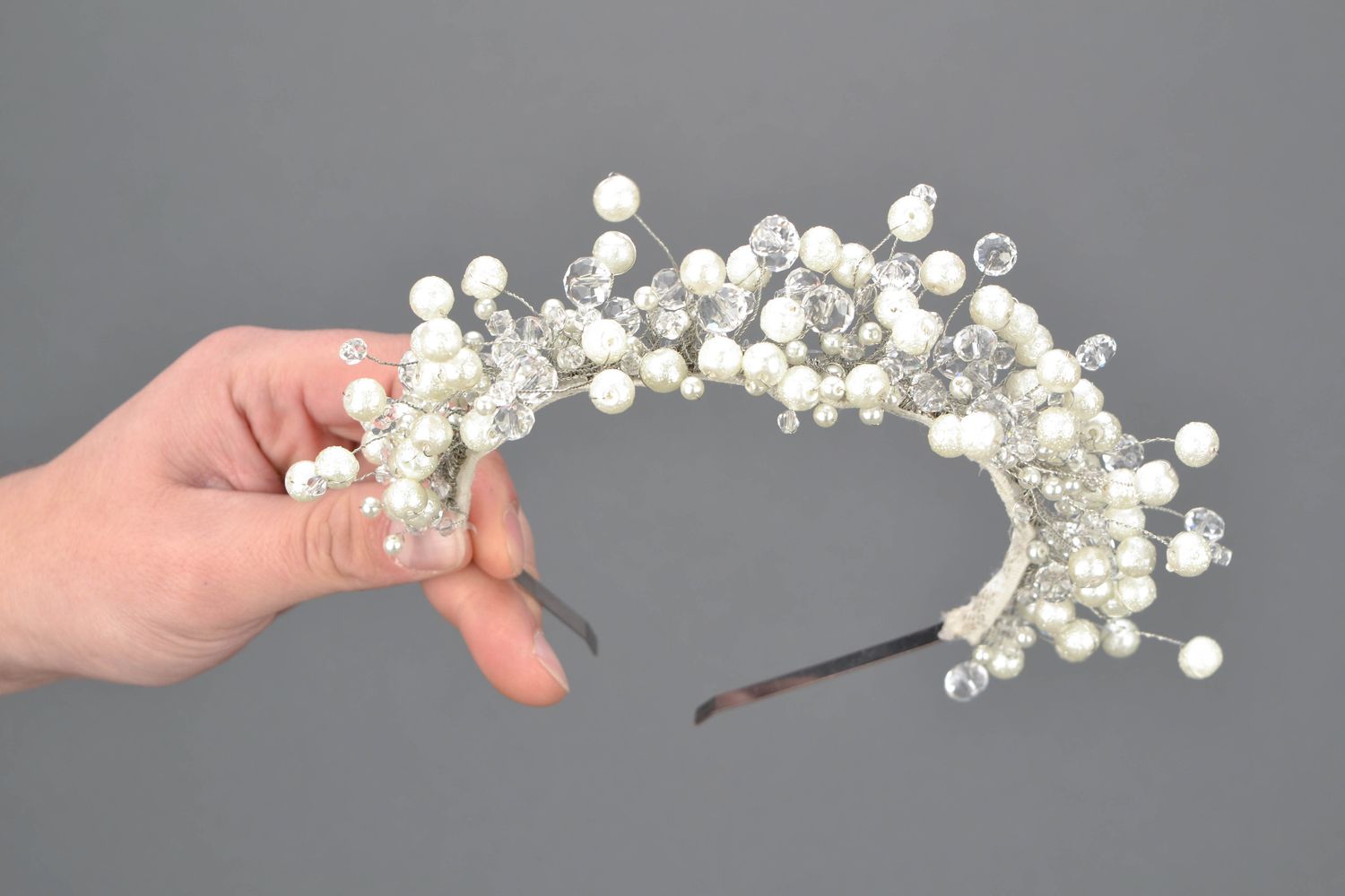 Beautiful headband with white and transparent beads photo 2