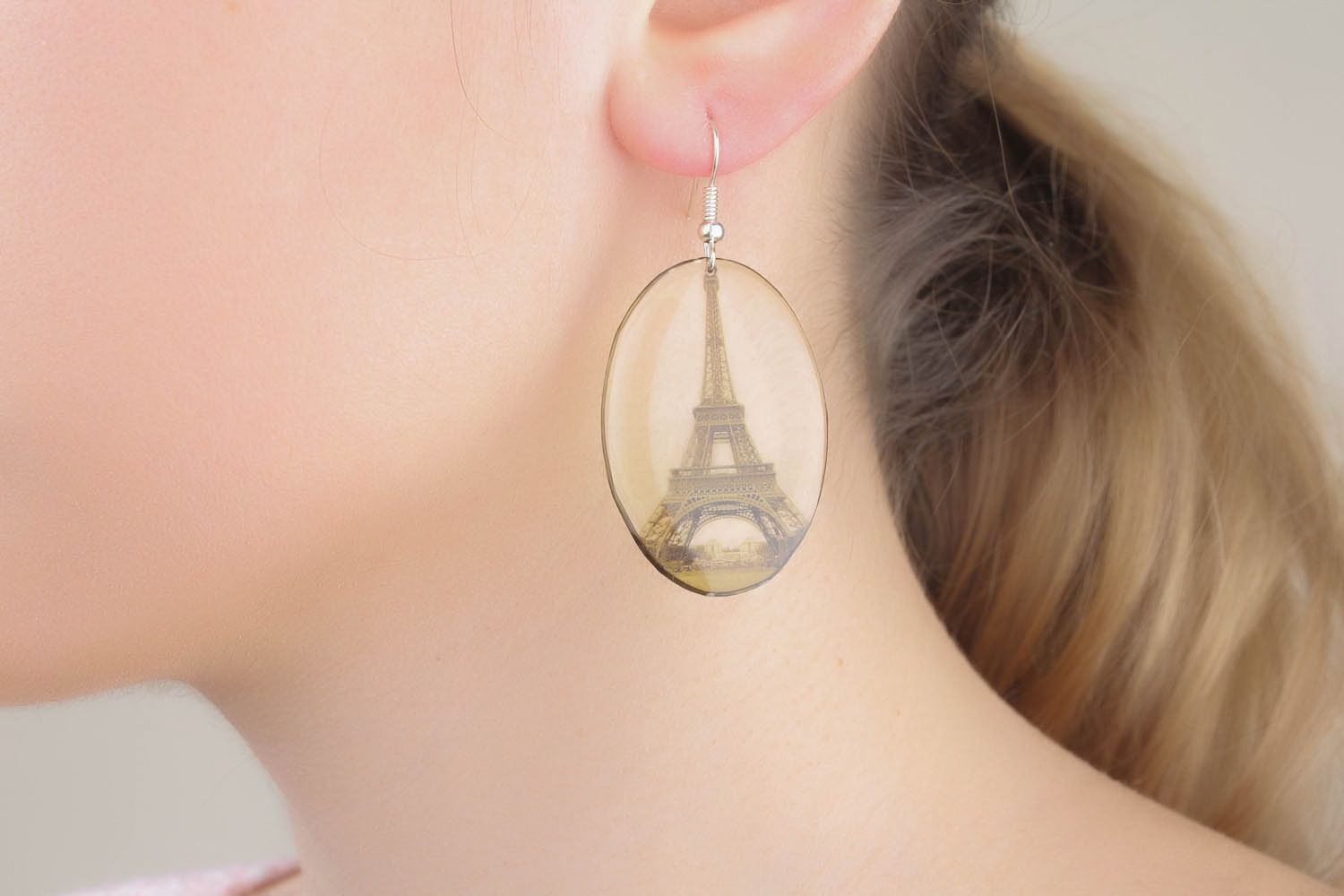 Boucles d'oreilles artisanales Tour Eiffel photo 4