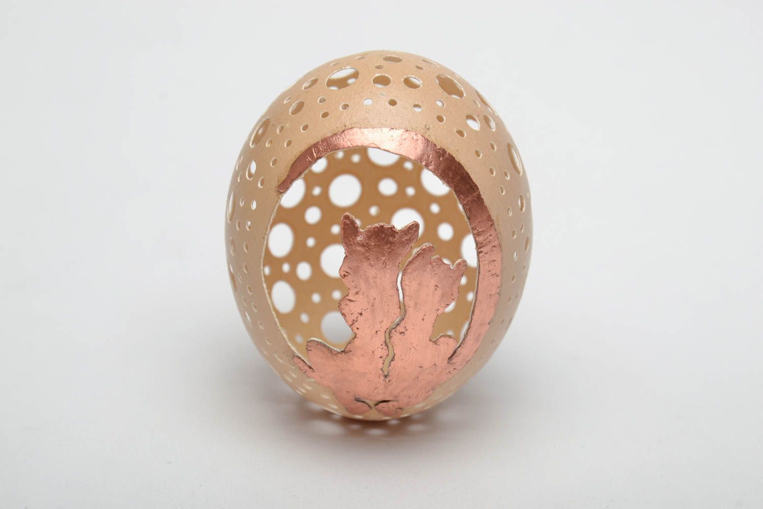 Engraved designer chicken egg with pattern photo 2