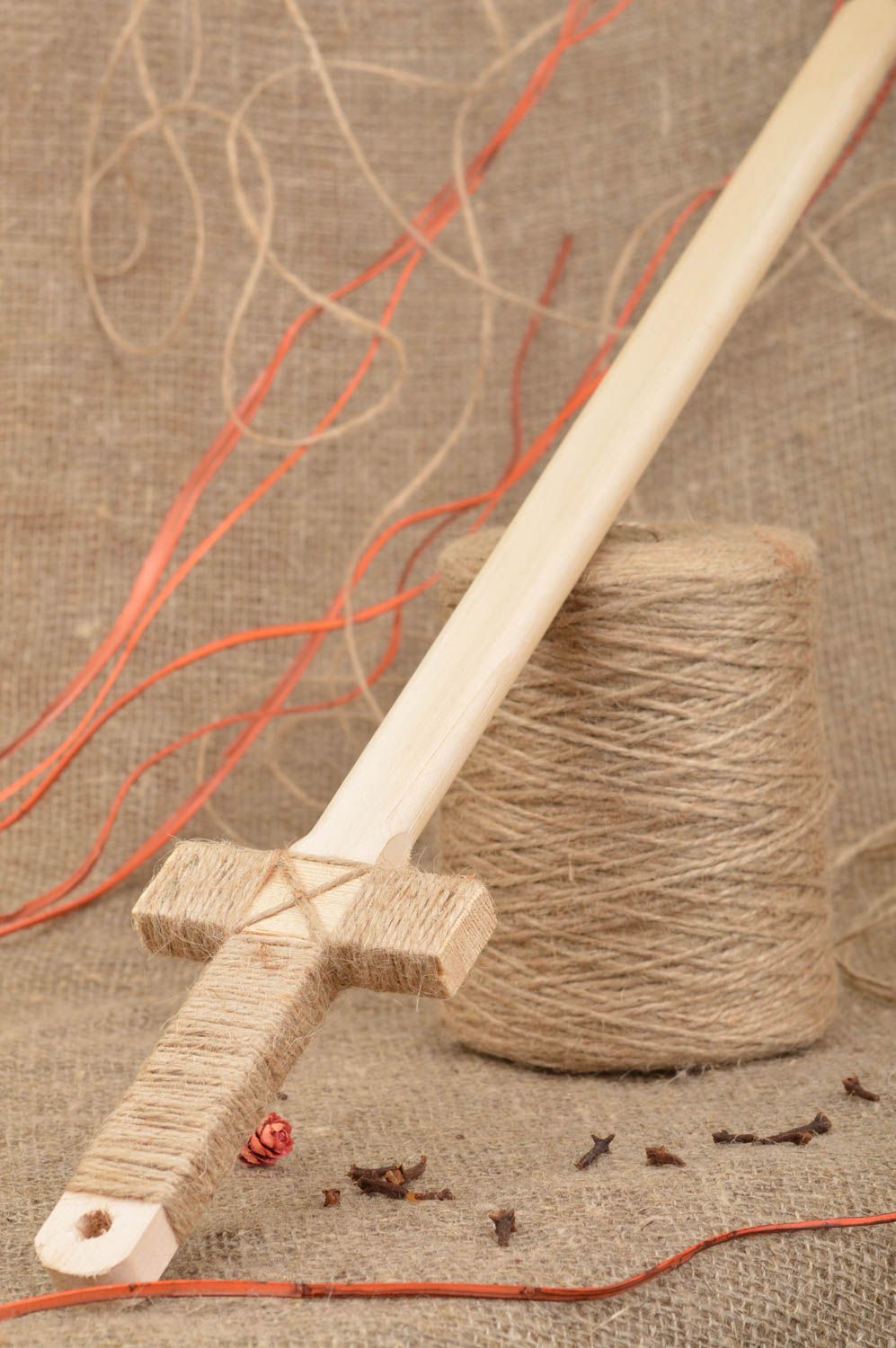 Juguete de madera artesanal ecológico original bonito infantil espada  foto 1