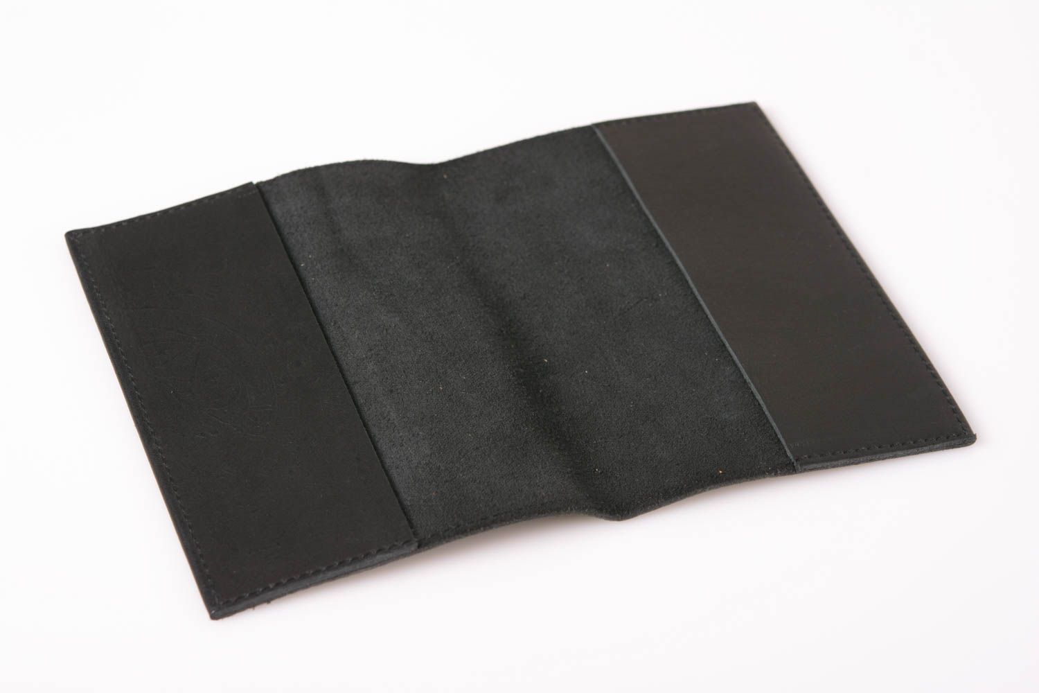 Couverture pour passeport en cuir naturel noir avec impression faite main photo 2