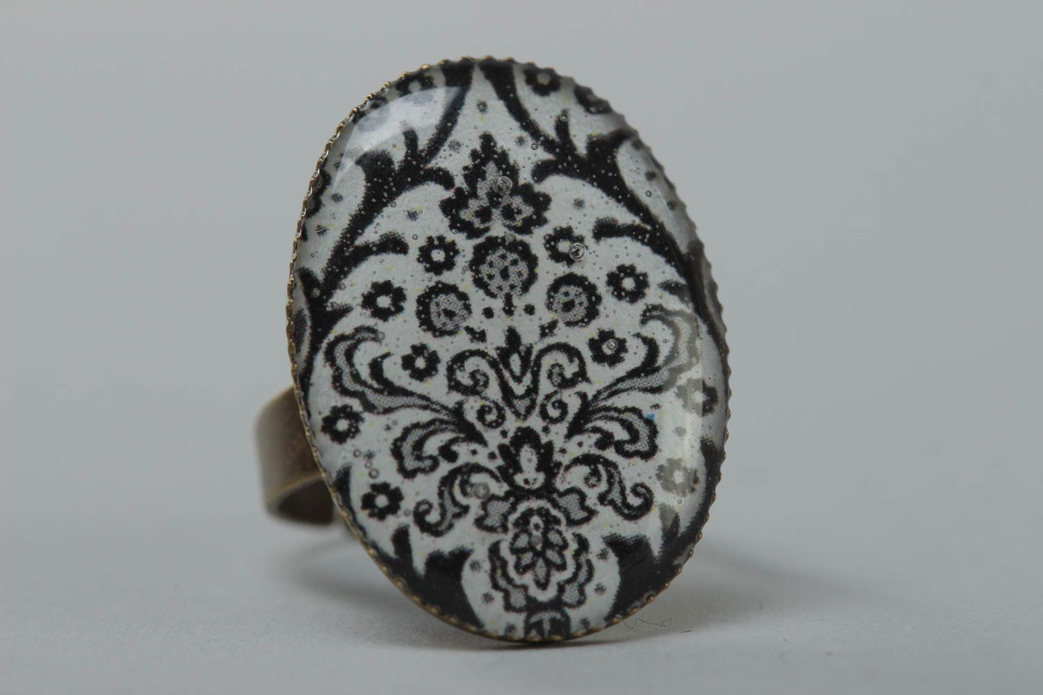 Handmade oval glass glaze ring with metal basis and black and white pattern photo 3