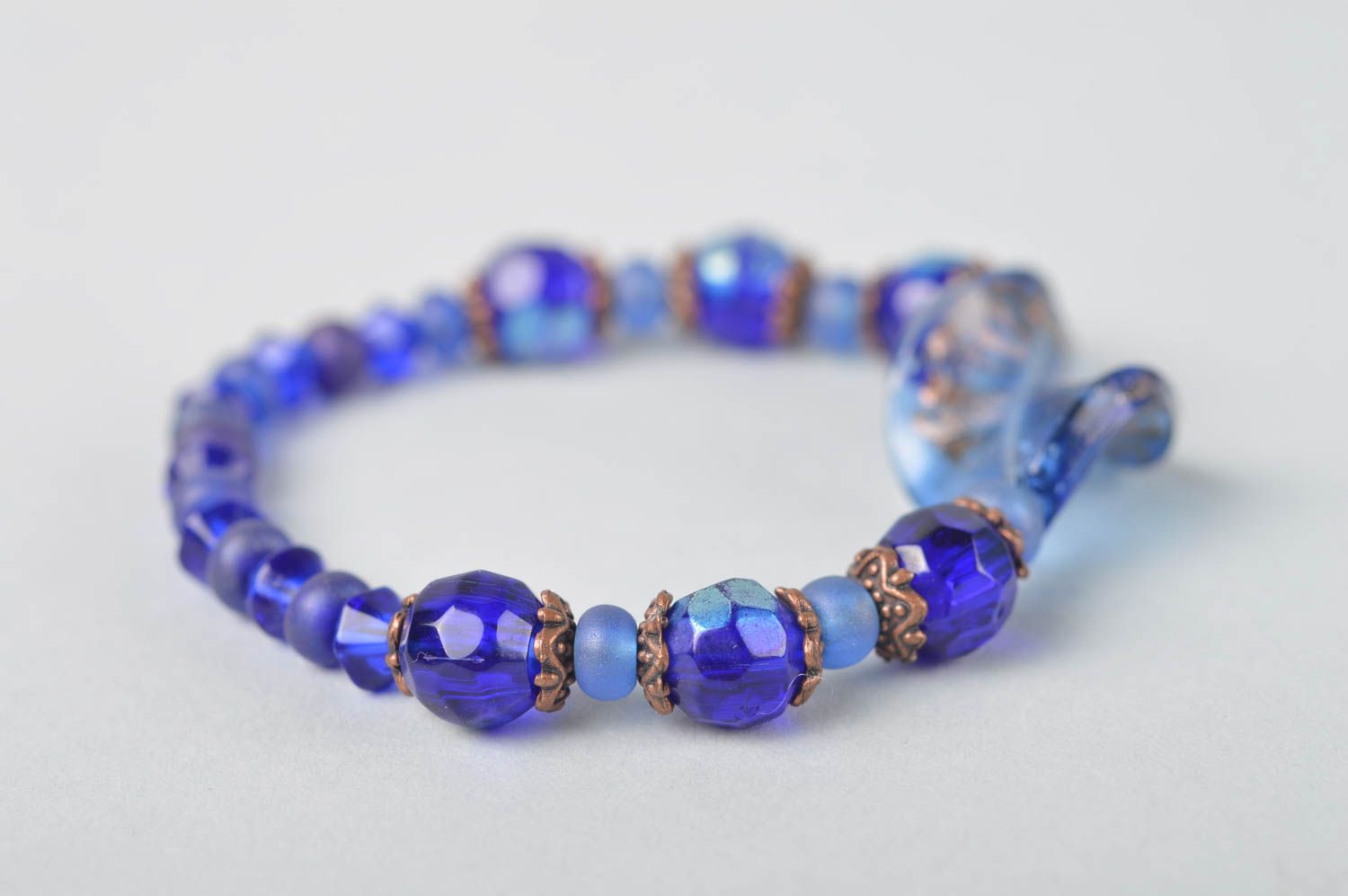Bracelet tendance Bijou fait main bleu en perles plastiques Cadeau femme photo 4