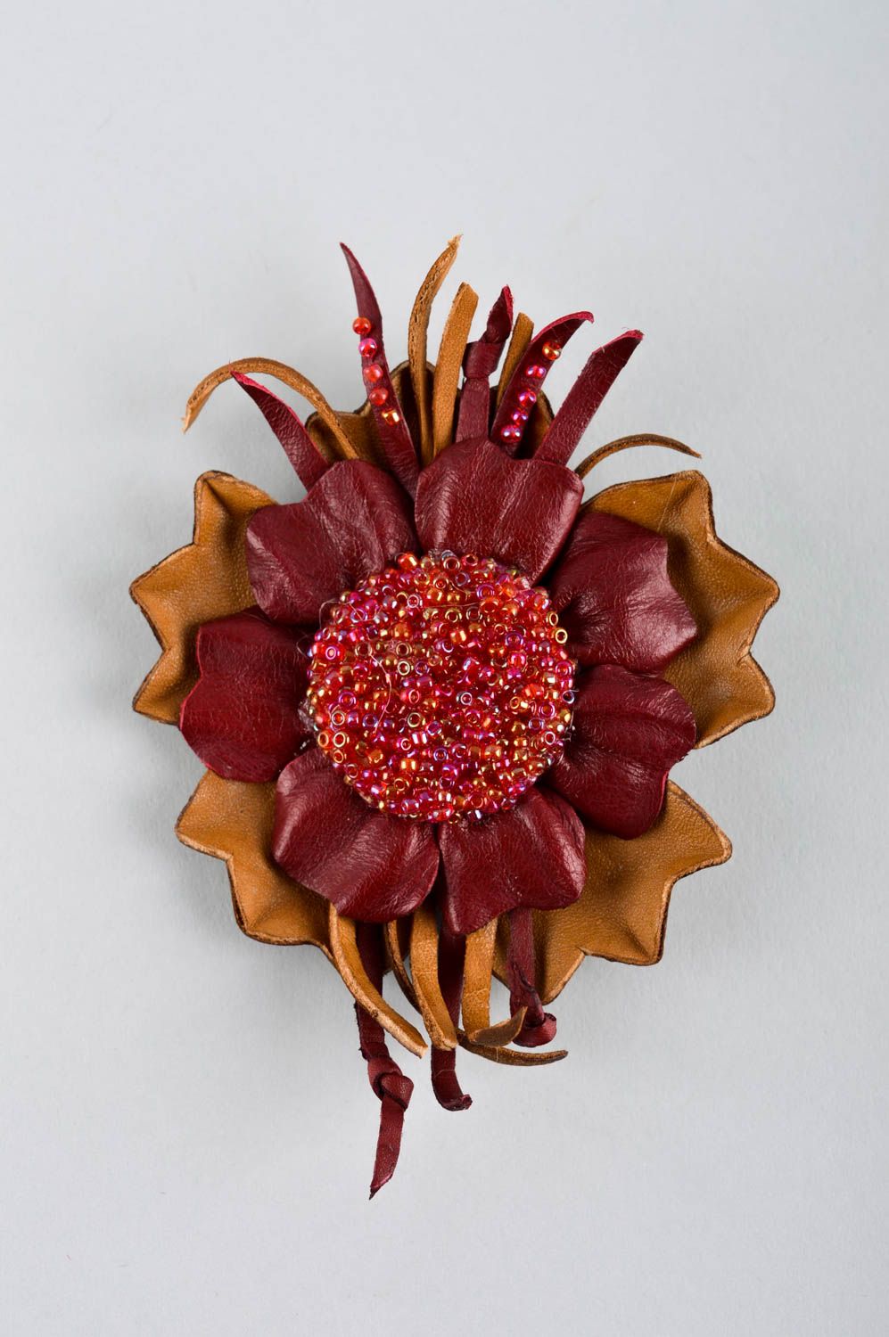 Broche fleur Bijou fantaisie fait main pour femme design Accessoire en cuir photo 2