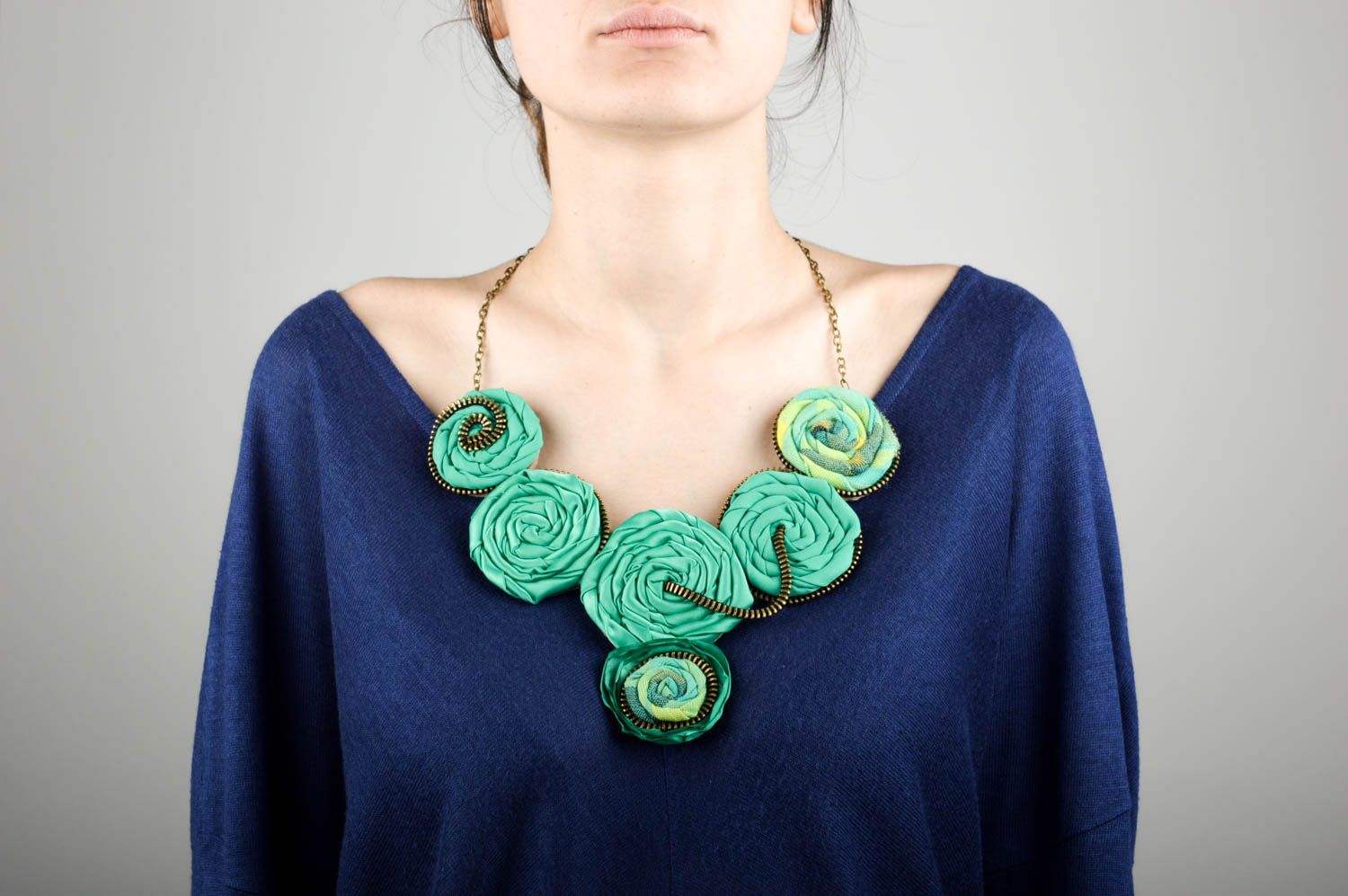 Collar hecho a mano de color verde bisutería artesanal regalo para mujer foto 1