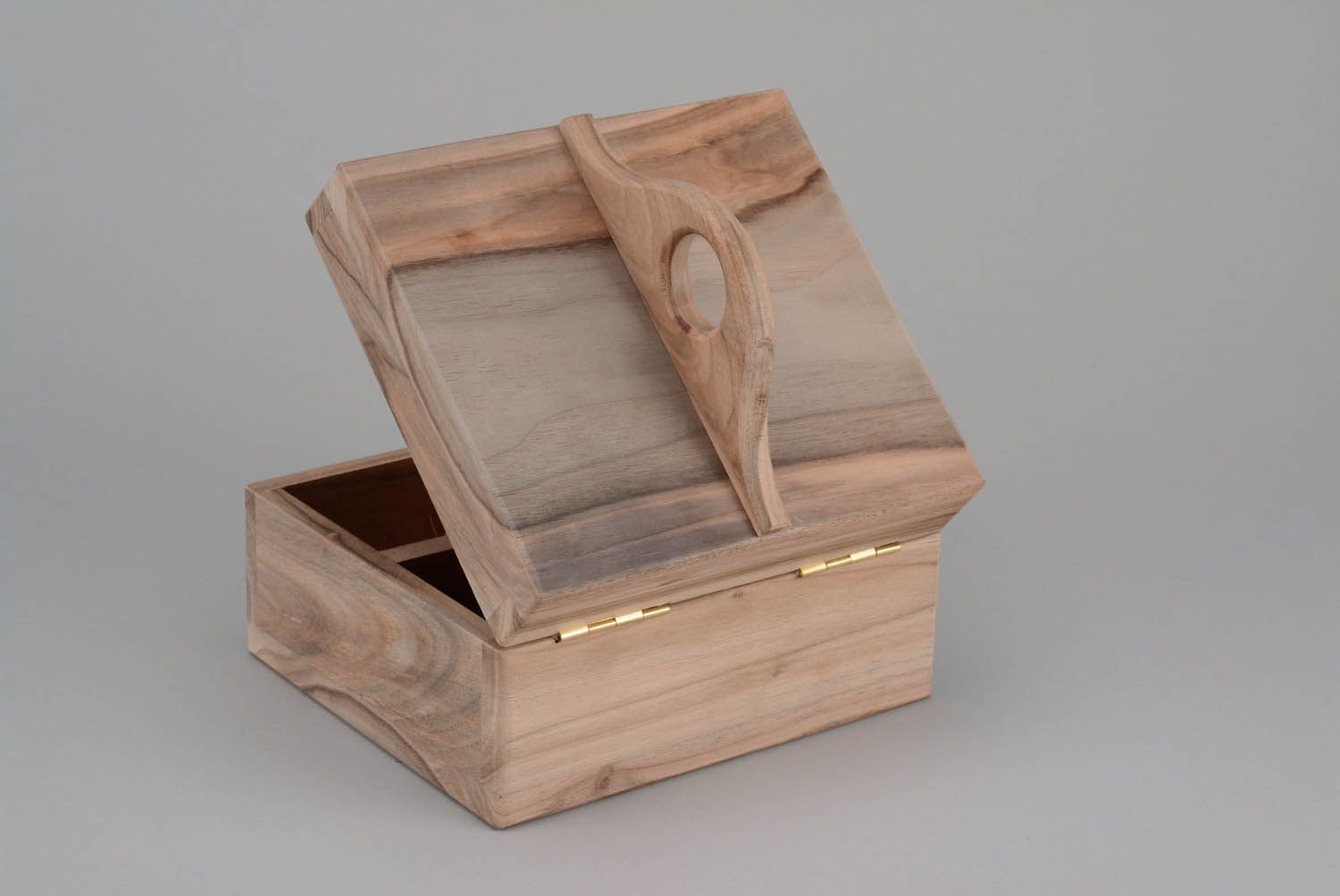 Caja en blanco de madera foto 3