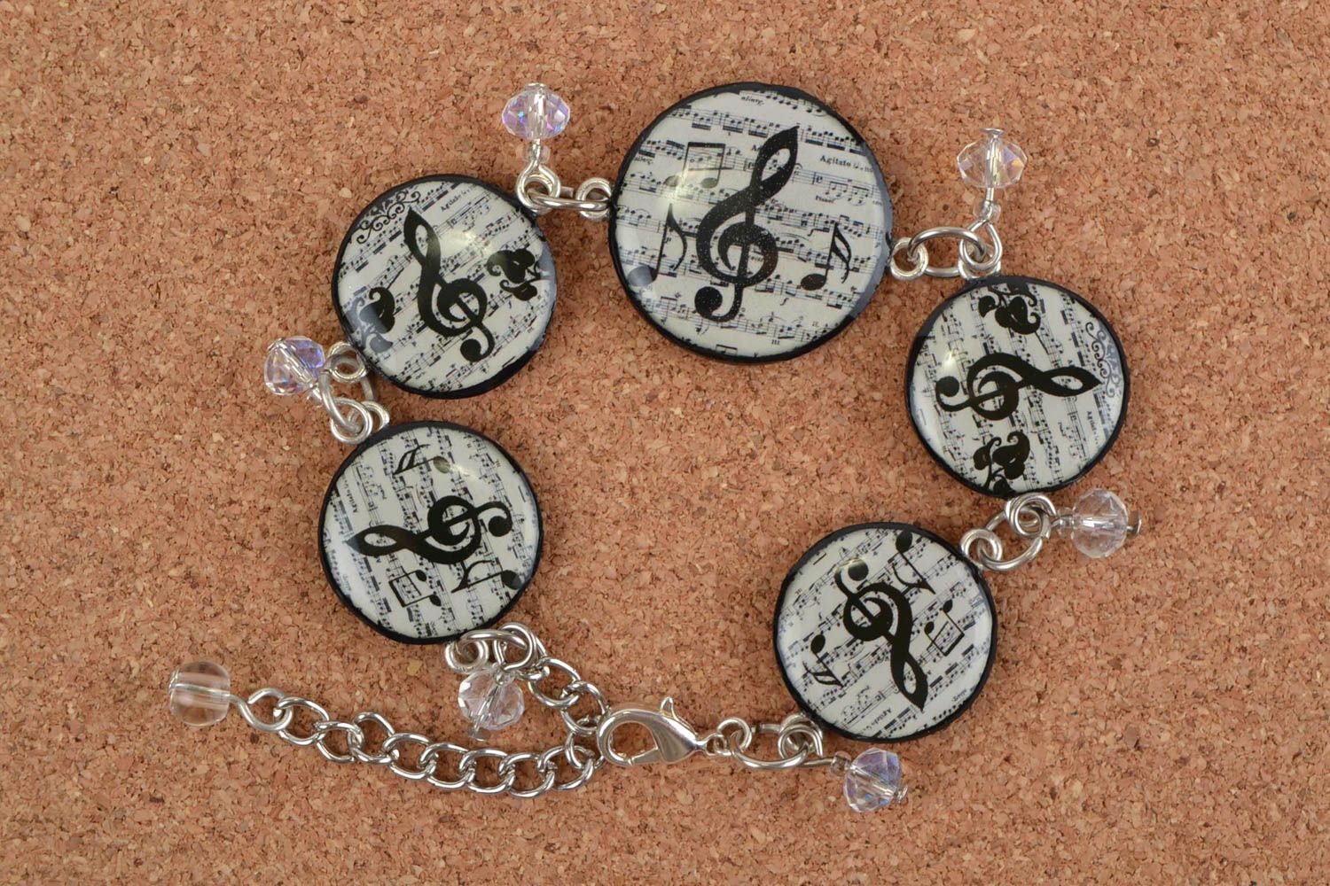 Handmade charm treble clef bracelet on a silver chain photo 2