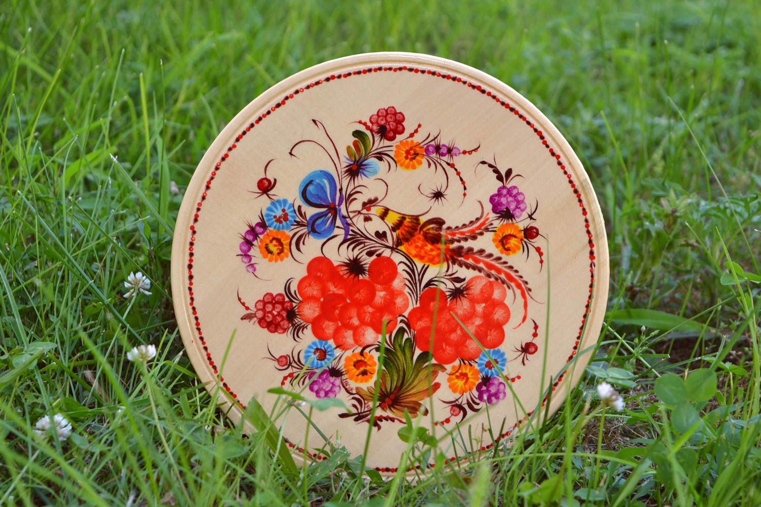 Настенная деревянная тарелка с Петриковской росписью ручной работы круглая фото 1