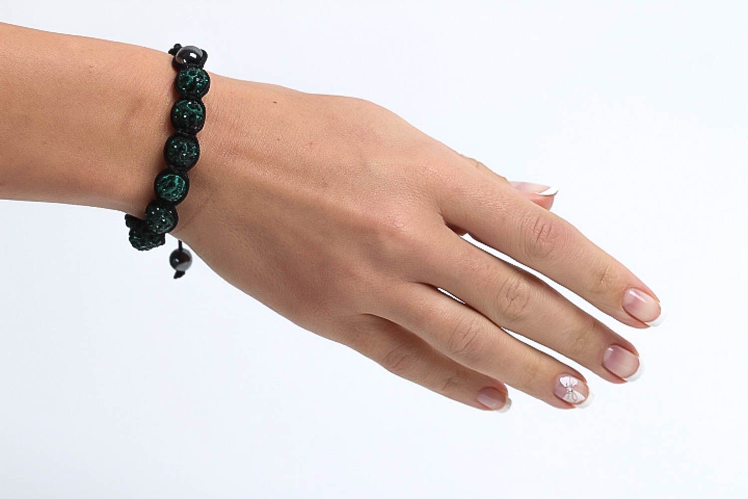Bracelet tendance Bijou fait main de couleurs foncées Accessoire femme photo 5