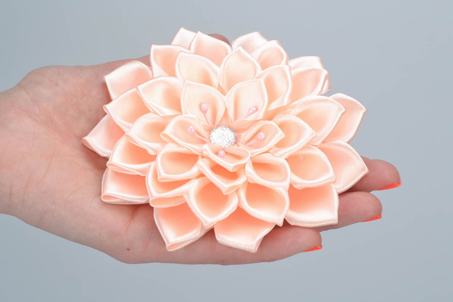 Zarte Blumen Haargummis Set aus Atlasbändern in Rosa 2 Stück in Kanzashi Technik handmade für Mädchen foto 2