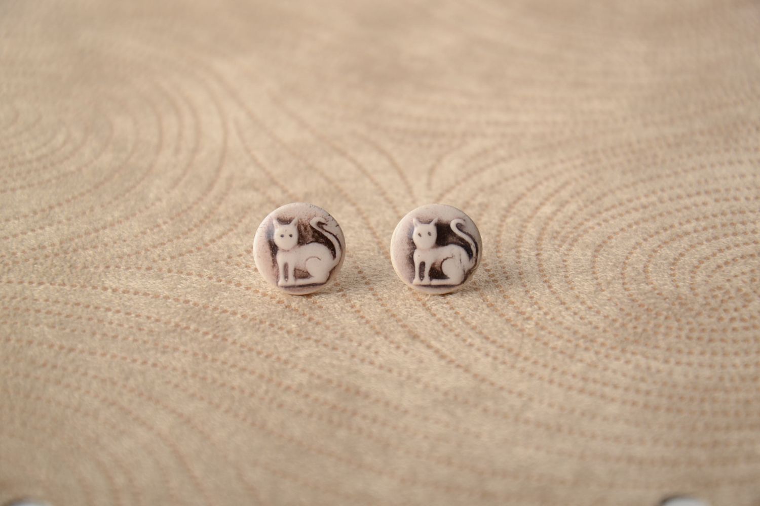Clay stud earrings with cats photo 1