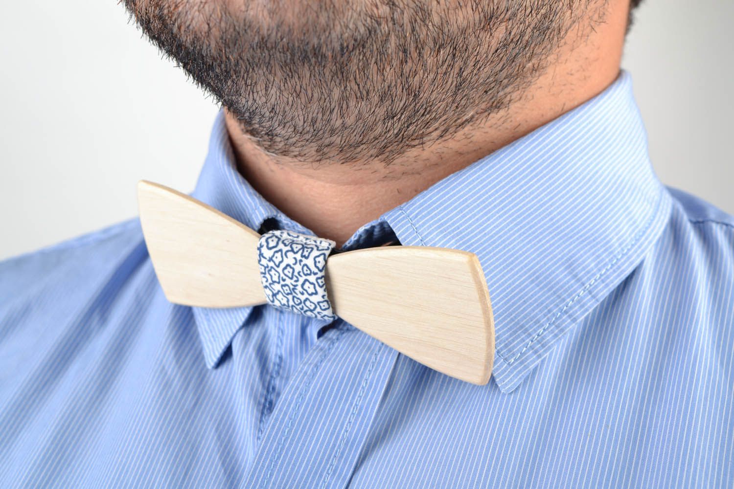 Bow tie with a metal fastener photo 4