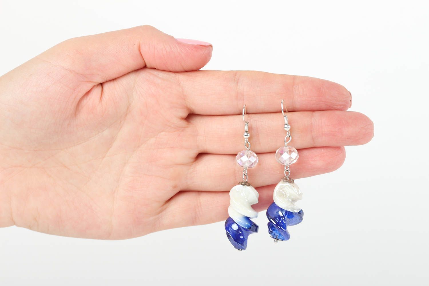 Boucles d'oreilles fait main Bijou fantaisie bleu-blanc Cadeau pour femme photo 5