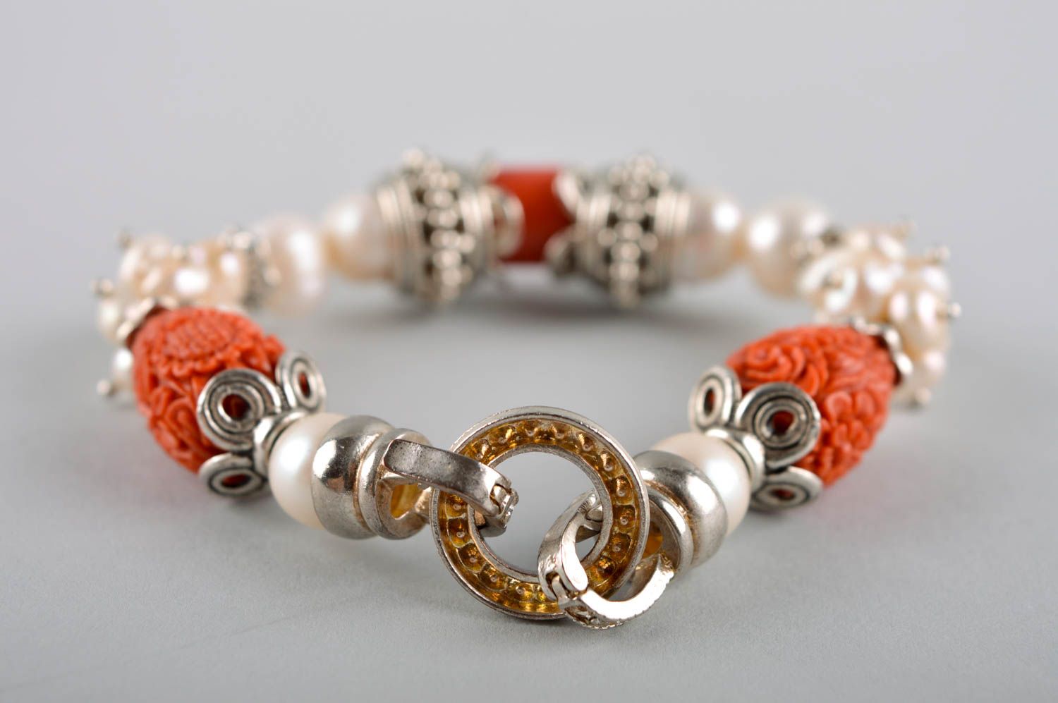 Bracelet en corail et perles Bijou fait main élégant Cadeau pour femme photo 4