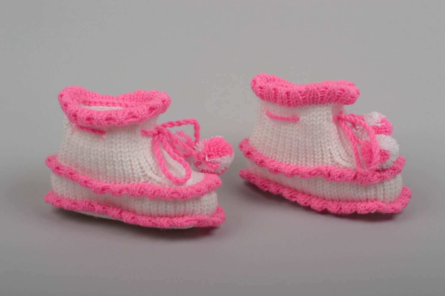 Chaussons bébé fait main Accessoire bébé rose blanc Pantoufle tricot au crochet photo 2