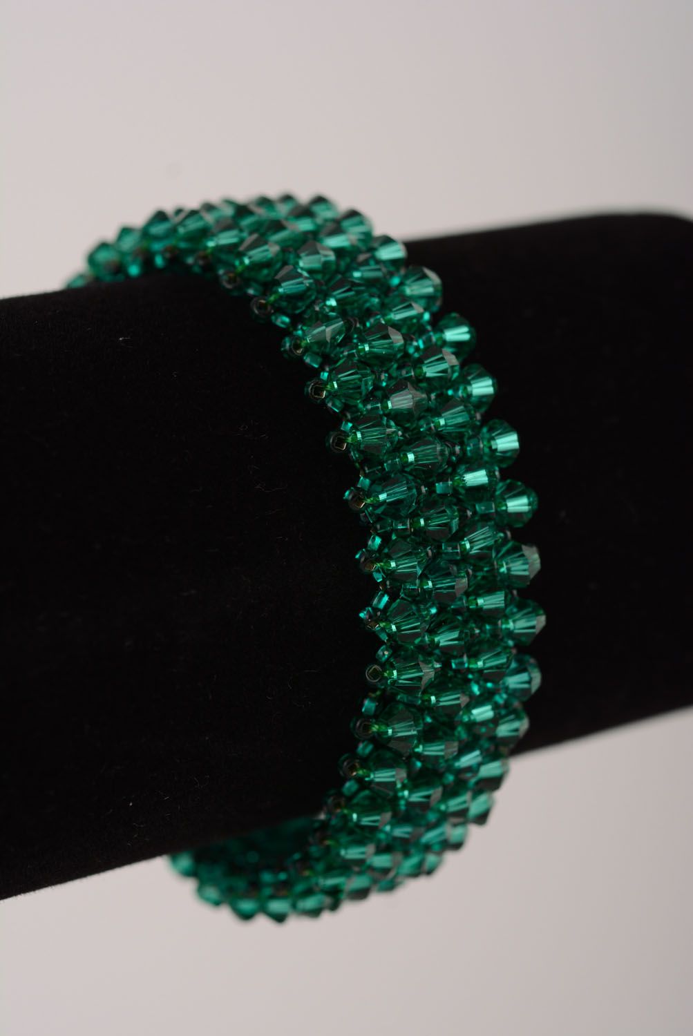 Emerald beaded bracelet photo 3