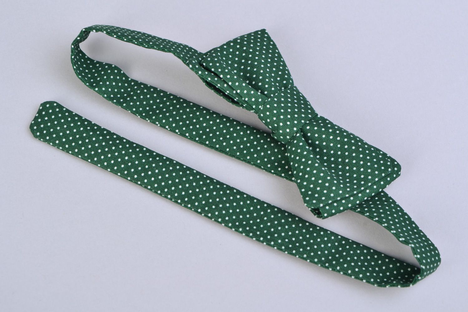 Handmade stylish bow tie sewn of green polka dot American cotton for boys photo 5