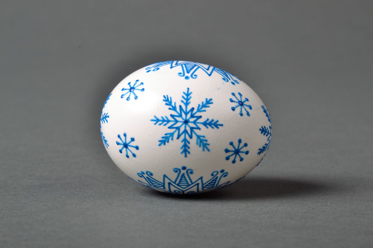 Painted egg with winter pattern photo 3